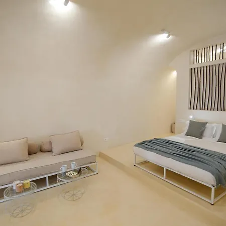 Azalea Cave Villa Oia